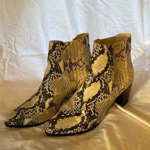 Steve Madden snakeskin heeled booties! Super fun